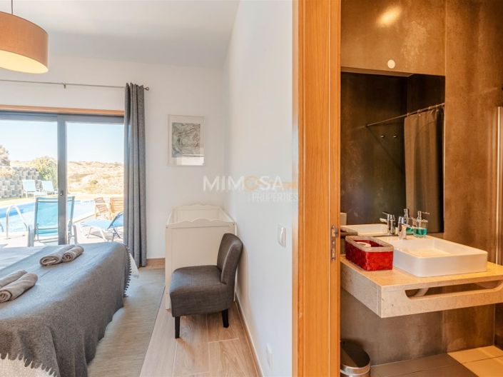 Image No.19-3 Bed House for sale