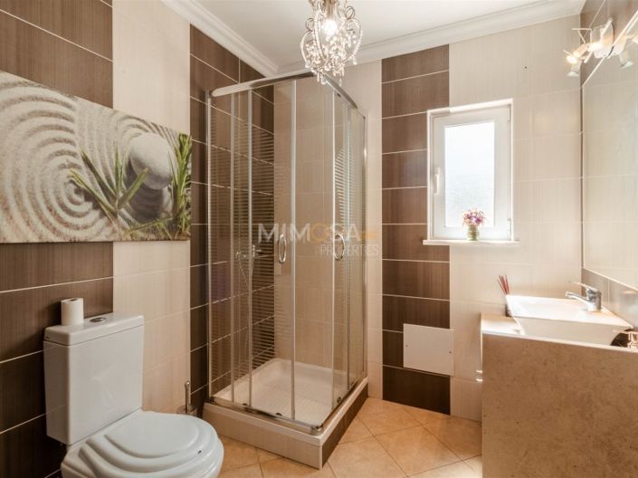 Image No.15-4 Bed House for sale