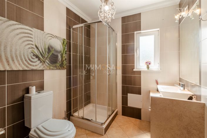 Image No.15-4 Bed House for sale