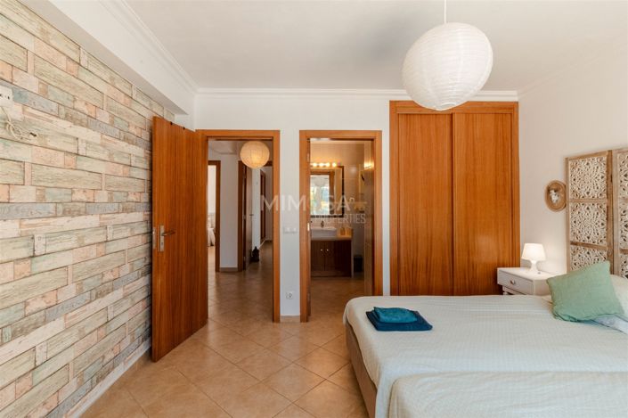 Image No.17-4 Bed House for sale