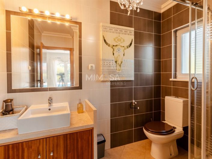 Image No.18-4 Bed House for sale
