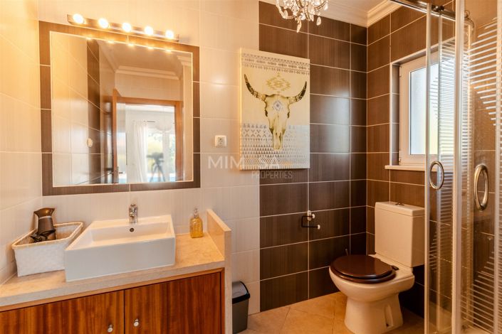 Image No.18-4 Bed House for sale