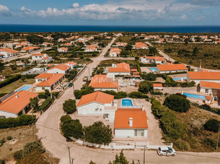 Image No.2-4 Bed House for sale