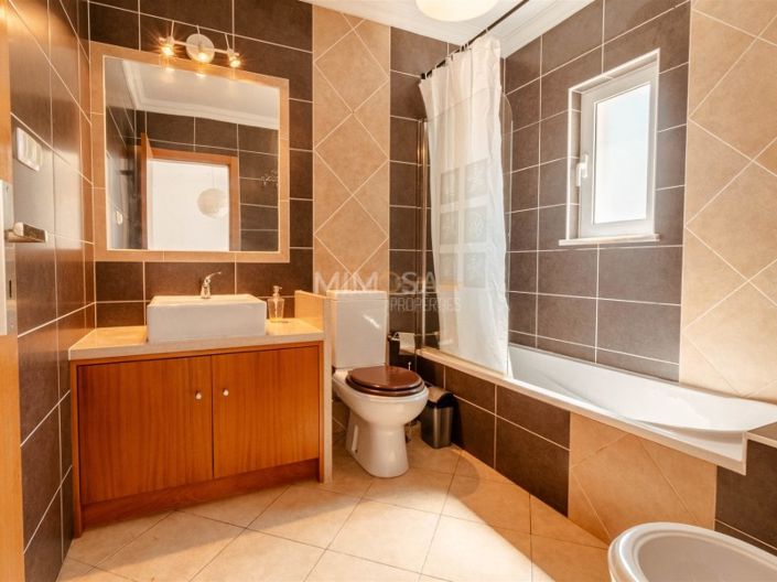 Image No.22-4 Bed House for sale