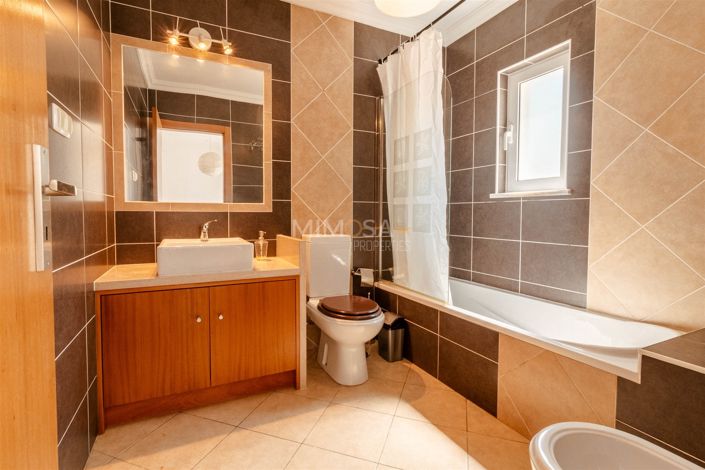 Image No.22-4 Bed House for sale