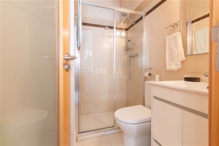 Image No.5-Propriété de 2 chambres à vendre à Lagos