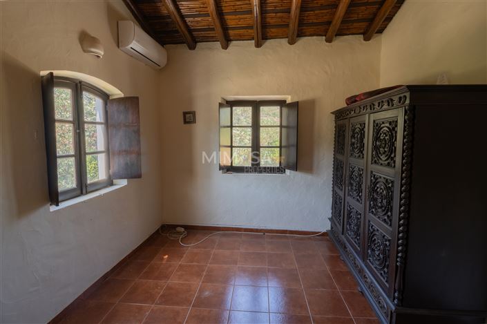 Image No.11-3 Bed Farmhouse for sale