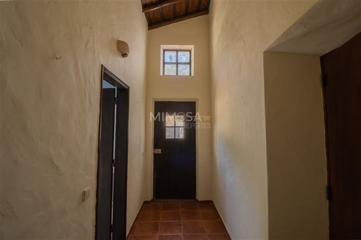 Image No.12-3 Bed Farmhouse for sale