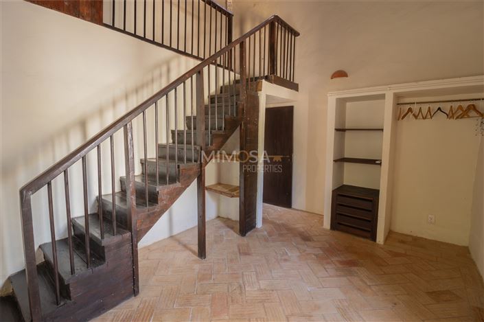 Image No.14-3 Bed Farmhouse for sale