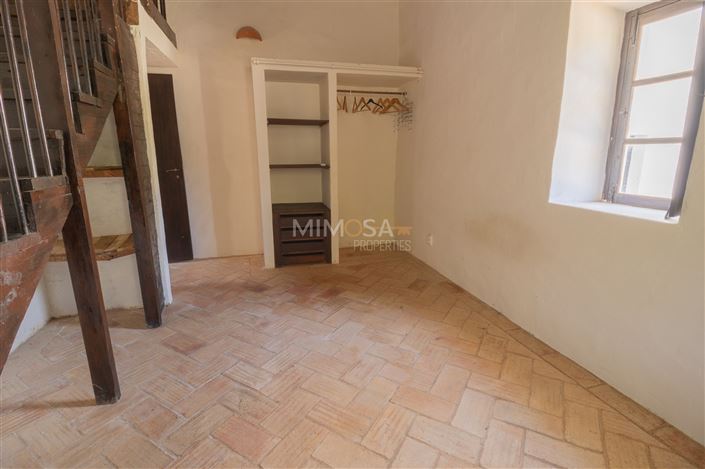 Image No.16-3 Bed Farmhouse for sale