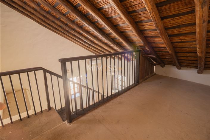 Image No.17-3 Bed Farmhouse for sale