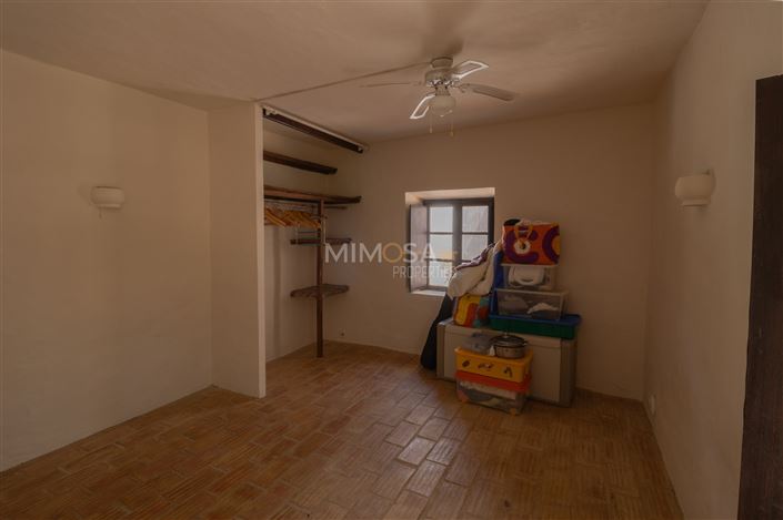 Image No.19-3 Bed Farmhouse for sale