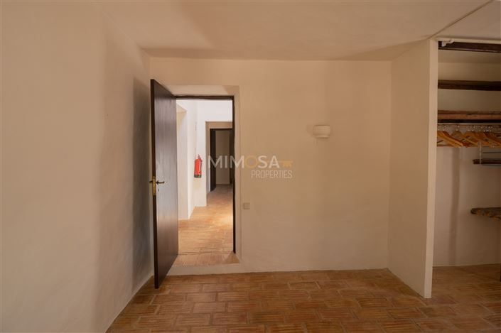 Image No.20-3 Bed Farmhouse for sale