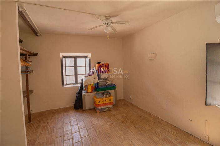 Image No.21-3 Bed Farmhouse for sale