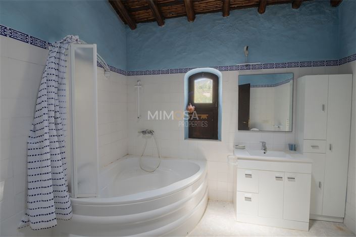 Image No.22-3 Bed Farmhouse for sale