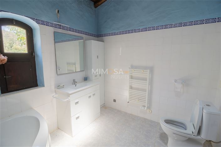 Image No.23-3 Bed Farmhouse for sale