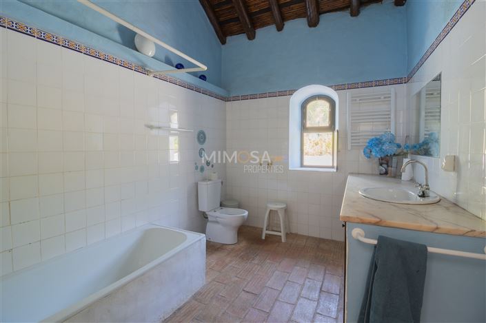 Image No.25-3 Bed Farmhouse for sale