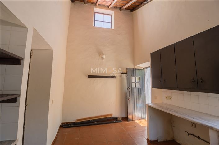 Image No.6-3 Bed Farmhouse for sale