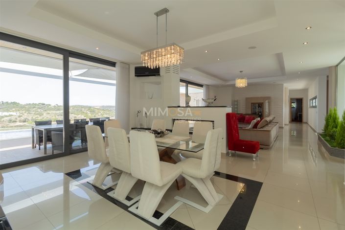 Image No.10-6 Bed House for sale