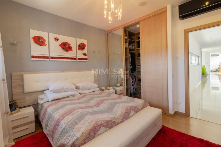 Image No.11-6 Bed House for sale