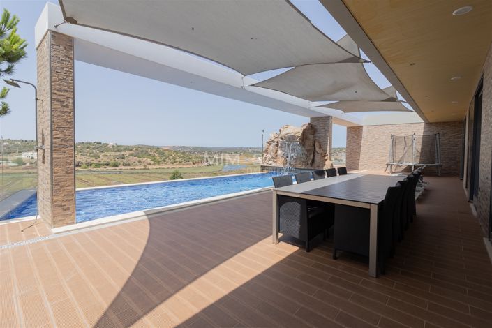 Image No.12-6 Bed House for sale