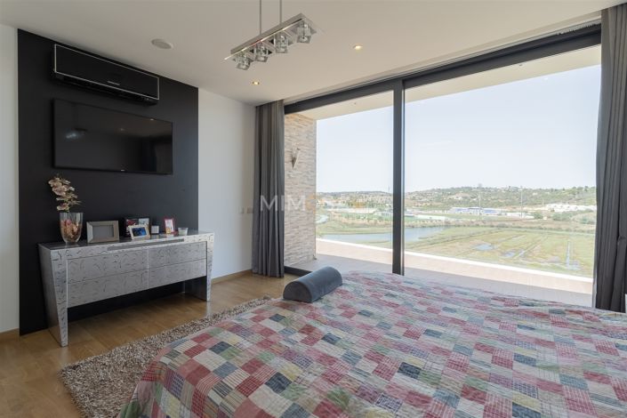 Image No.14-6 Bed House for sale