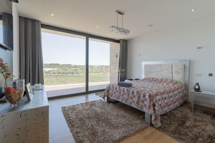 Image No.16-6 Bed House for sale