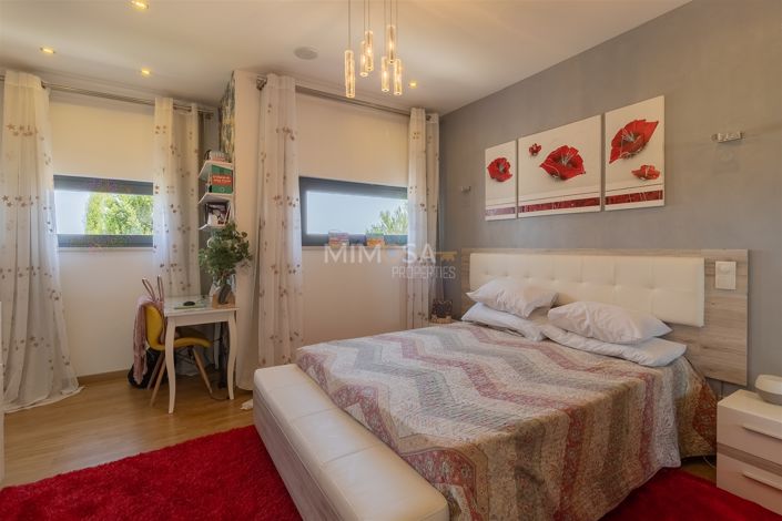 Image No.7-6 Bed House for sale