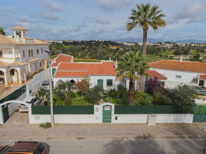 Image No.1-5 Bed House for sale