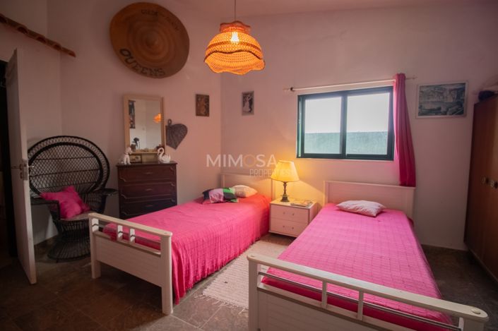 Image No.18-5 Bed House for sale