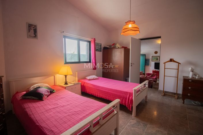 Image No.20-5 Bed House for sale