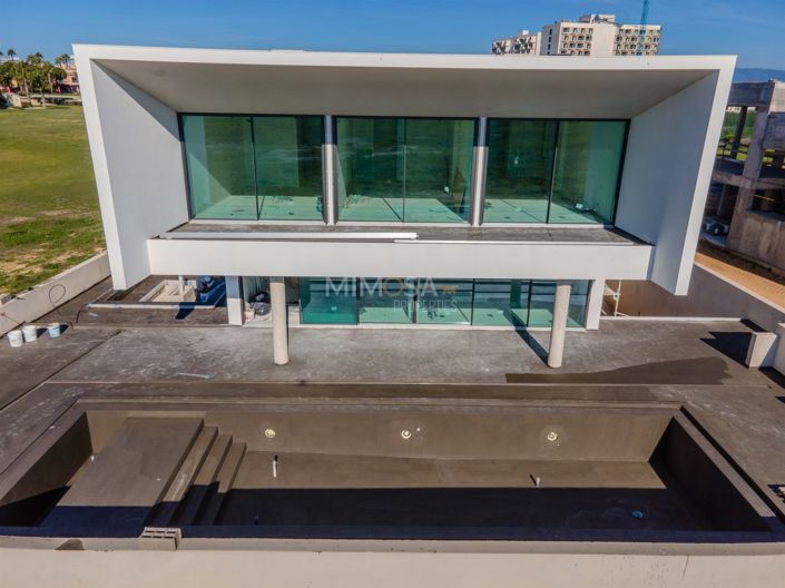 Image No.12-4 Bed Property for sale