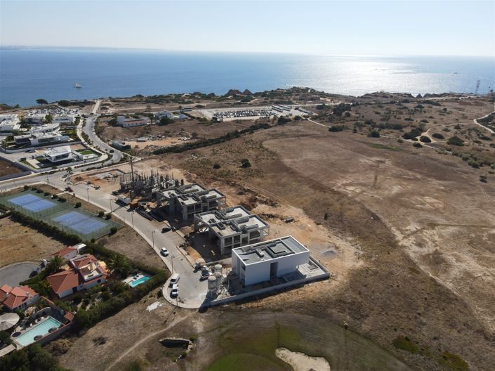 Image No.17-4 Bed Property for sale