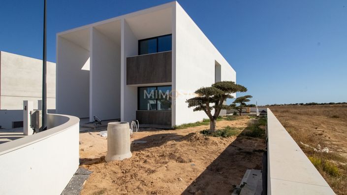 Image No.13-4 Bed Property for sale