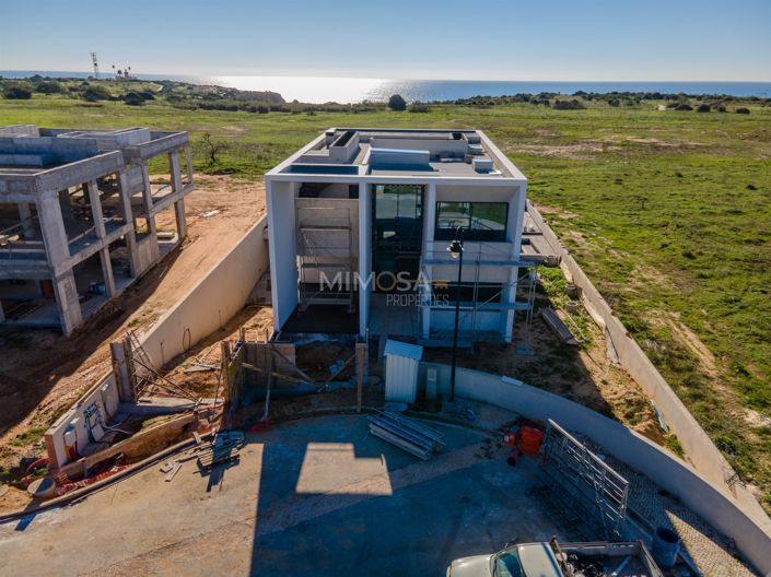 Image No.2-4 Bed Property for sale