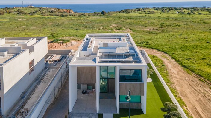 Image No.2-4 Bed Property for sale