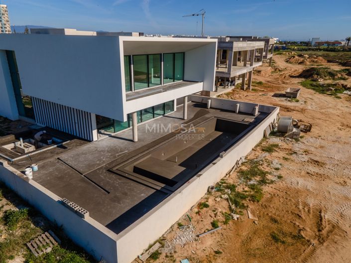 Image No.20-4 Bed Property for sale