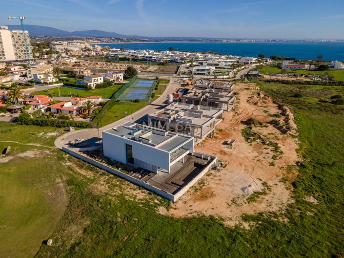 Image No.21-4 Bed Property for sale