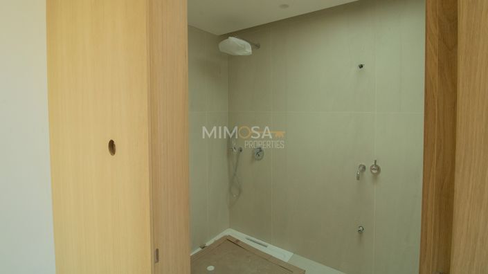 Image No.19-4 Bed Property for sale