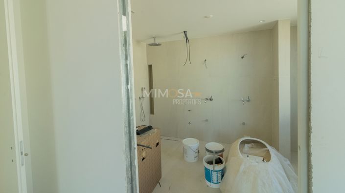 Image No.20-4 Bed Property for sale