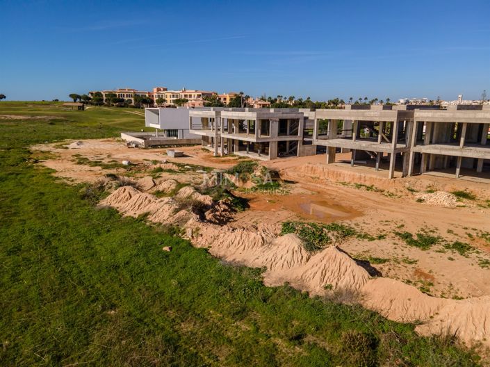 Image No.3-4 Bed Property for sale