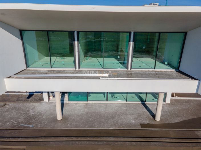 Image No.4-4 Bed Property for sale