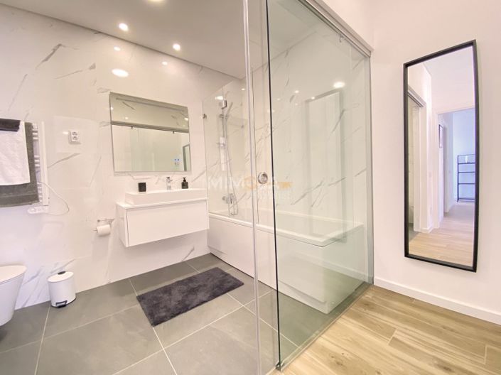 Image No.20-2 Bed Apartment for sale