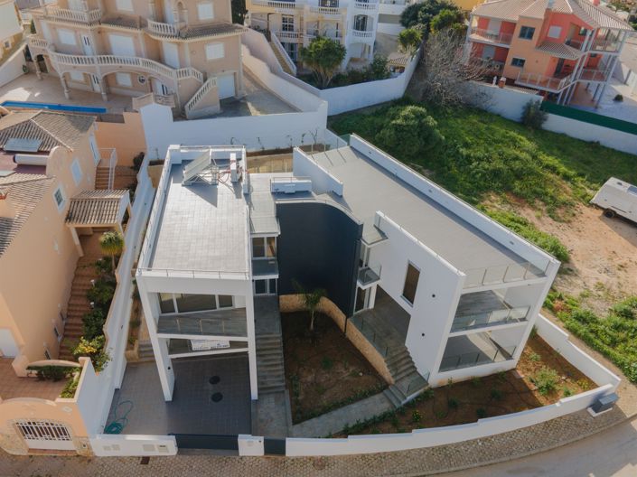 Image No.1-4 Bed House for sale