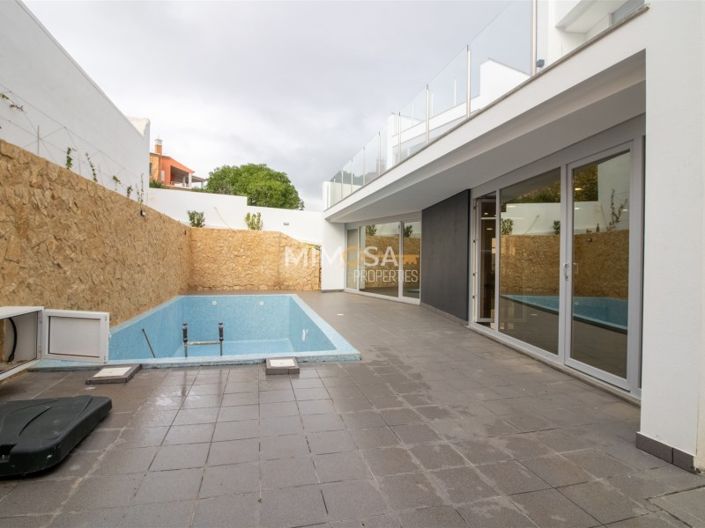 Image No.11-4 Bed House for sale