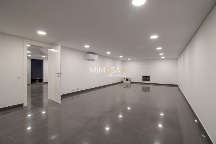 Image No.16-4 Bed House for sale