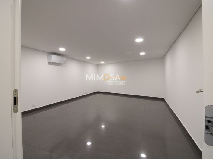 Image No.17-4 Bed House for sale