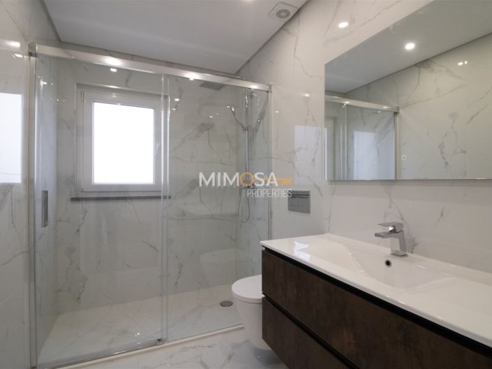 Image No.19-4 Bed House for sale