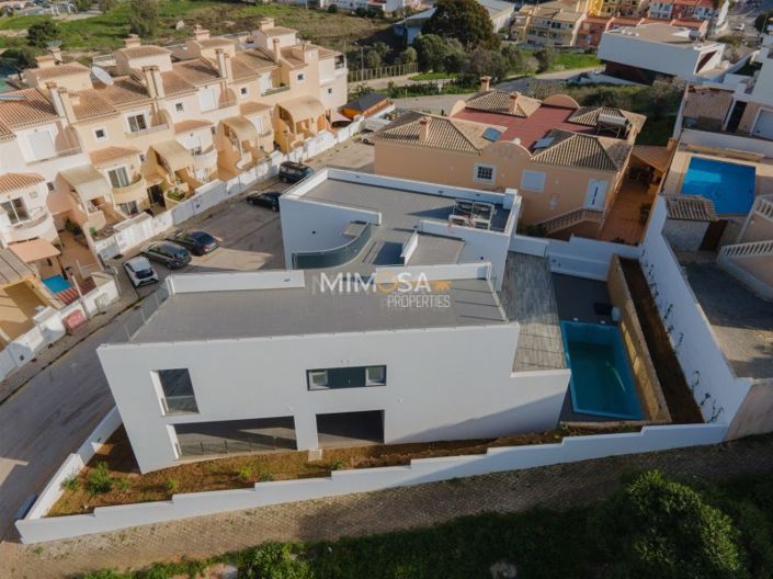 Image No.2-4 Bed House for sale