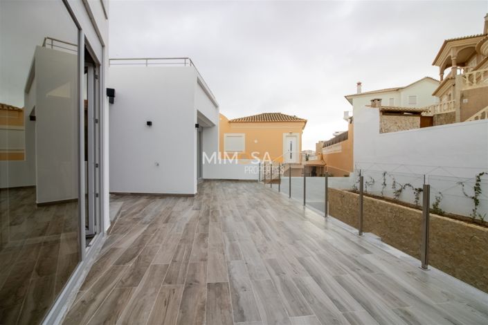 Image No.20-4 Bed House for sale